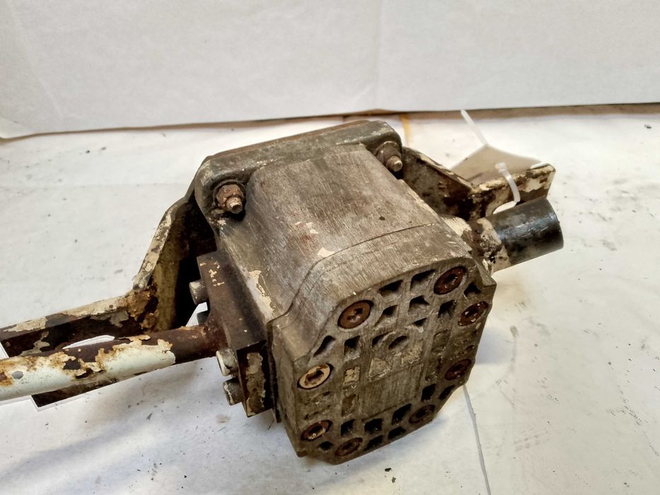 POMPA HYDRAULICZNA pod koło pasowe silnika traktora