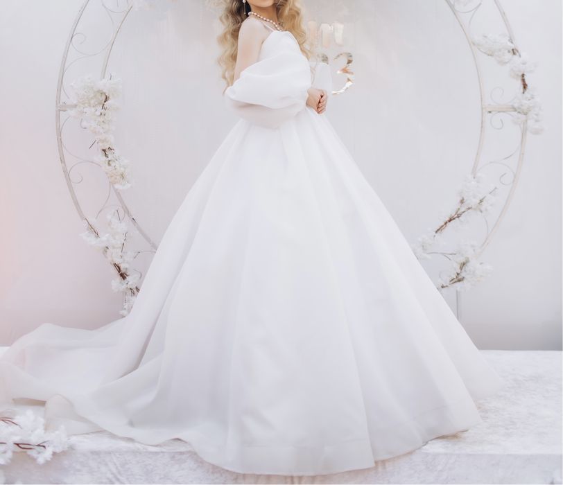 Продам весільну сукню