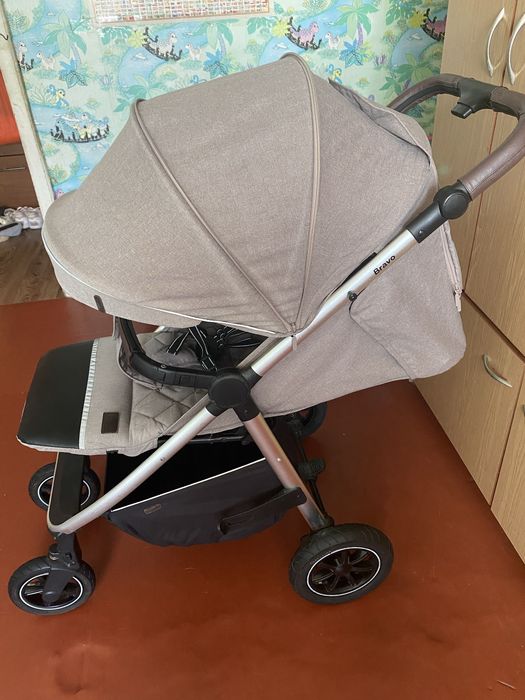 Прогулянкова коляска