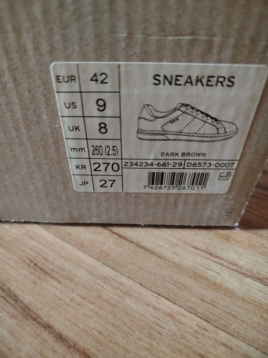 Кроссовки фирмы Levi's 42p