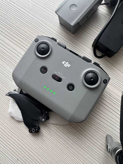 Дрон DJI Mavik Air 2  Fly More Combo