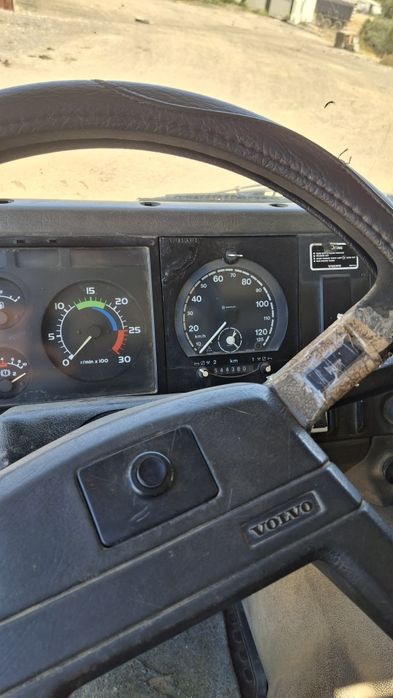 Volvo FL10 Tribasculante