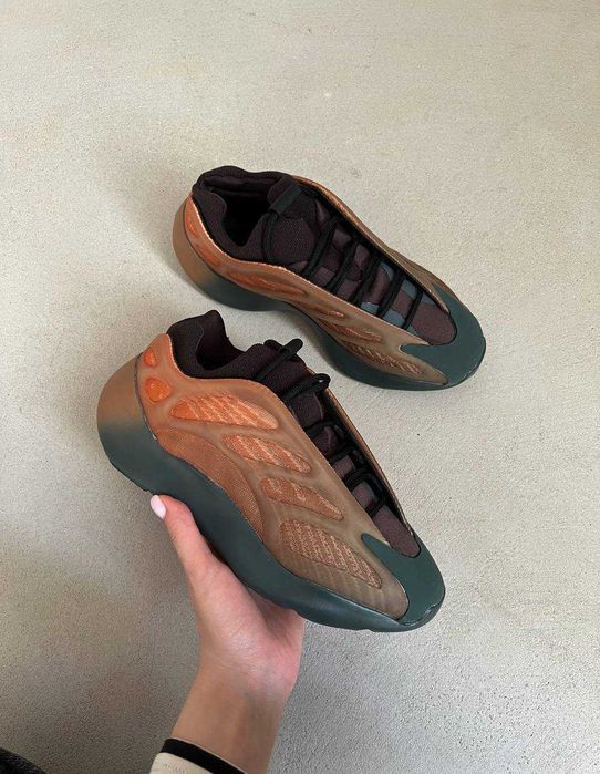 Yeezy 700 Fade / Buty