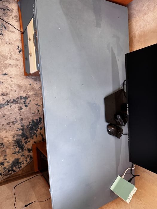 Стіл компʼютерний