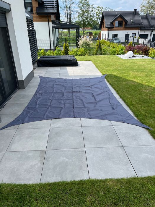 Żagiel Przeciwsłoneczny 4x3 oraz rzymskie śruby montażowe