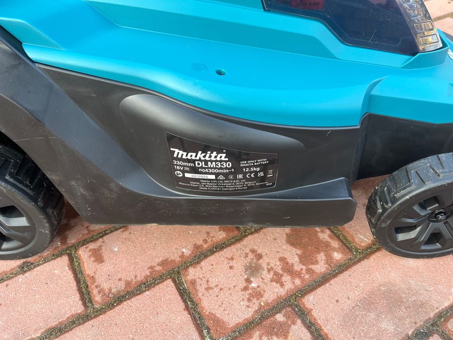 Kosiarka akumulatorowa 33cm 1x5Ah Makita DLM330ST