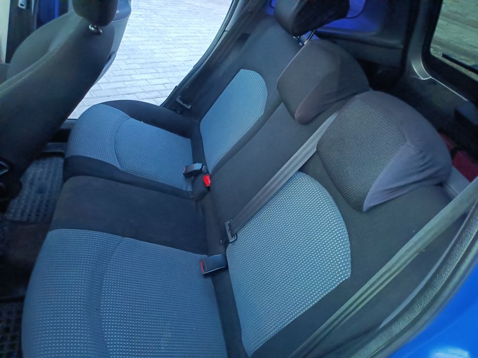 Автомобіль пежо206