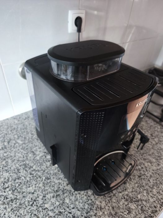Máquina de Café Krups Automática e Digital com moinho