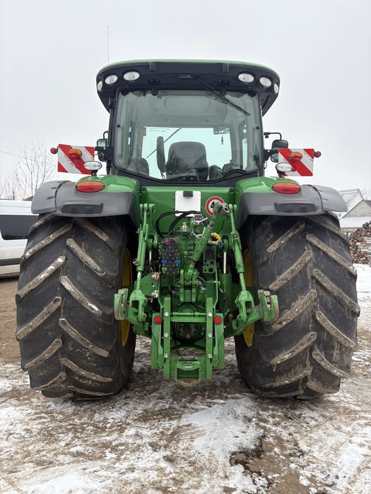 трактор John Deere 8335R