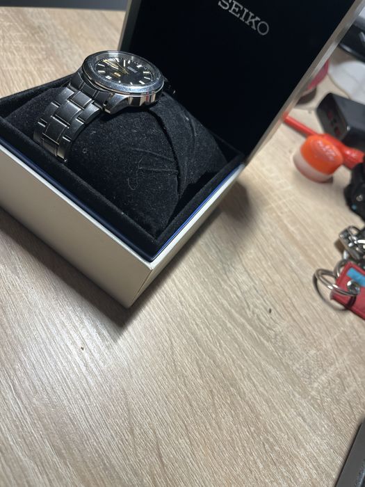 Elegancki zegarek marki seiko