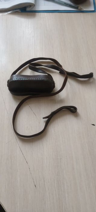 Кожаный нашейный ремешок и дождевик на бинокли СССР.