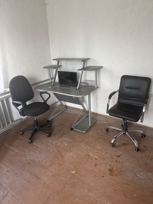 Компюторний стіл та крісло