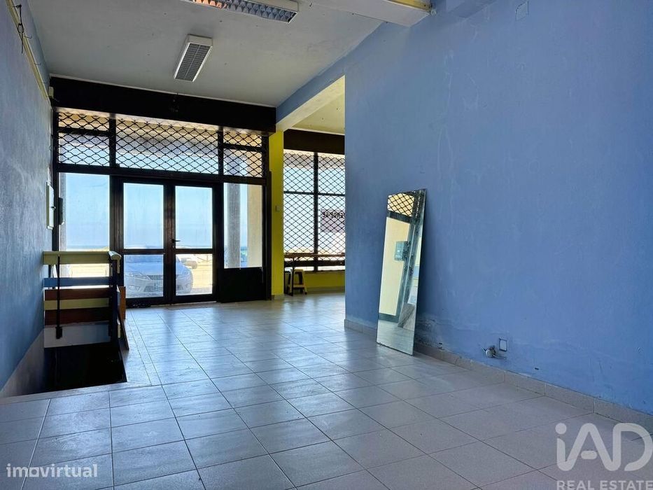 Loja / Estabelecimento Comercial em Vieira de Leiria de 101,00 m2