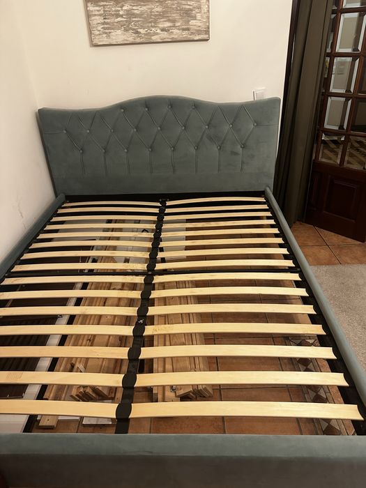 Cama Queen Size com Colchão de espuma