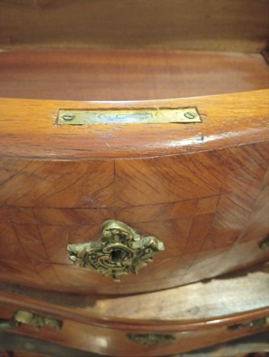 Comoda robusta Luis XV - Areeiro