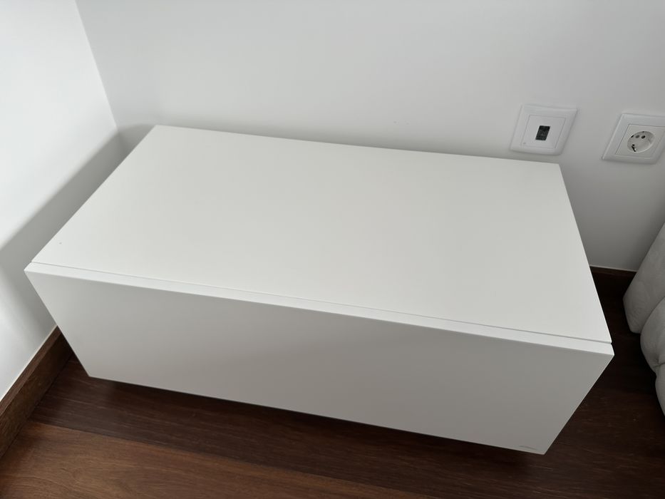 2 Mesas de Cabeceira Lacadas em Branco