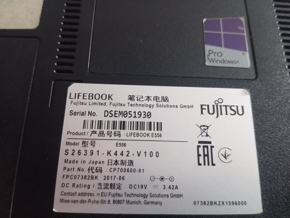 Laptop Fujitsu  Lifebook E556