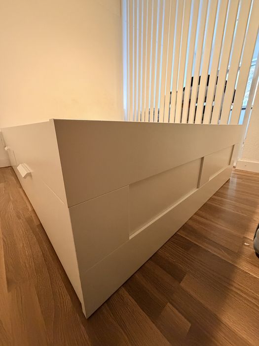 Cama de casal com 4 gavetas