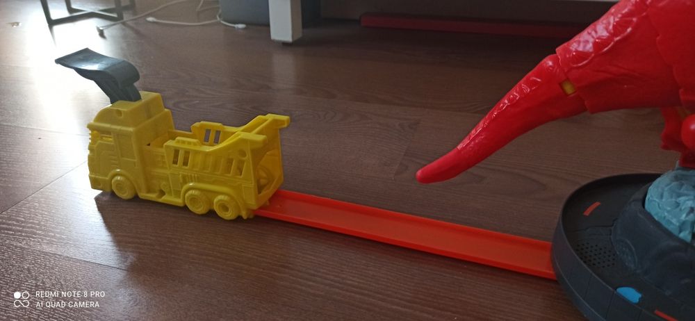 Tor Hot wheels dinozaur T-rex