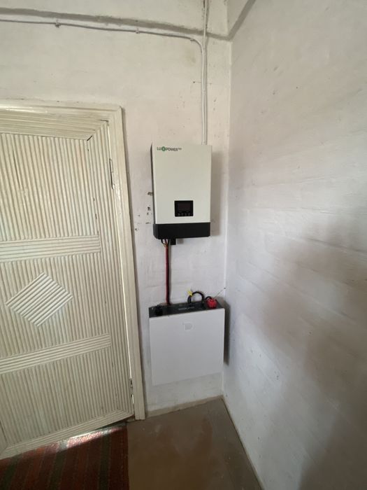 Інвертор luxpower 6кВт.