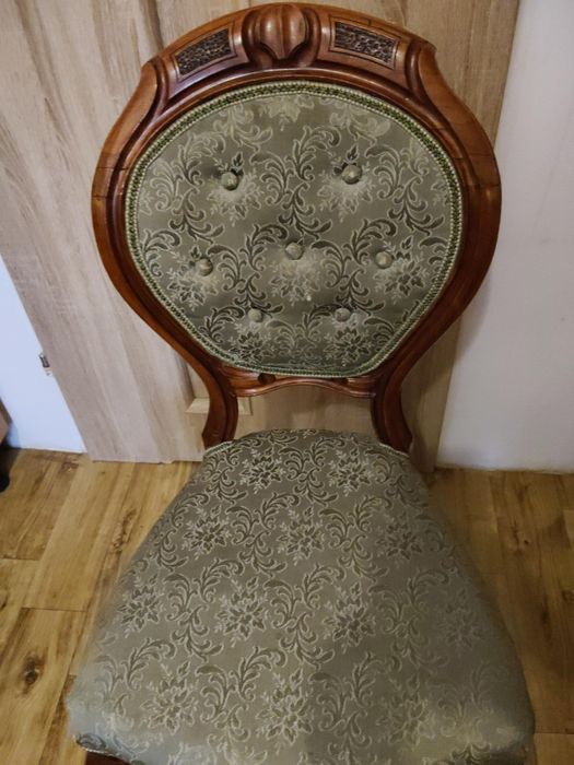 Sprzedam dwa krzesła