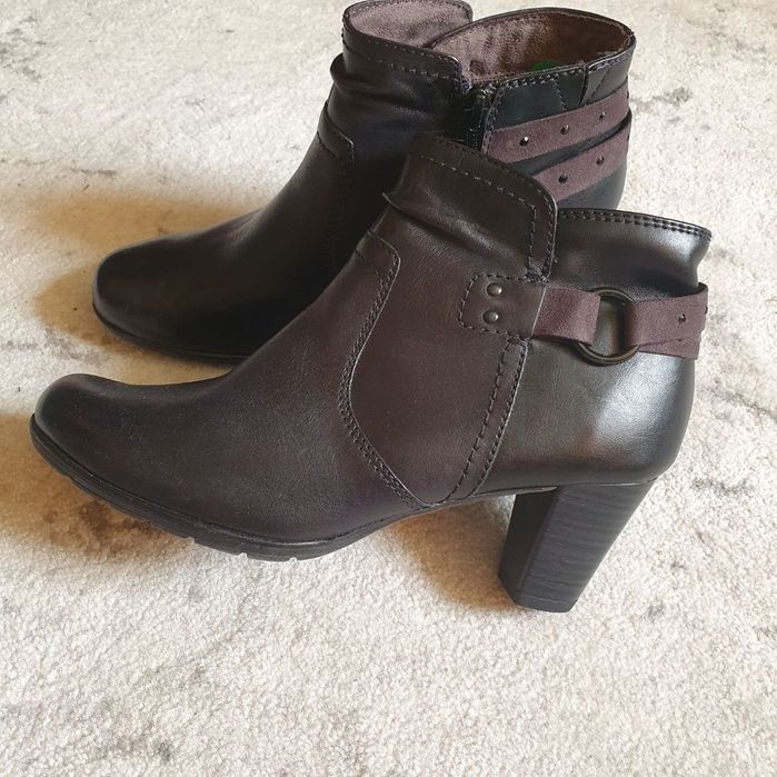 Buty brązowe na obcasie