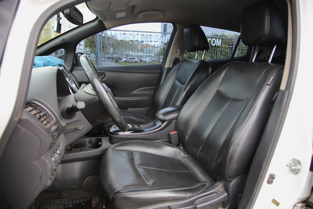 Продам Nissan Leaf