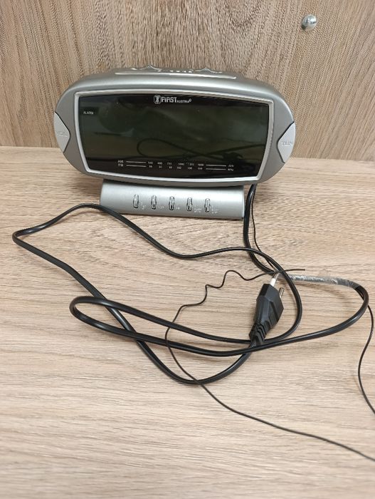 Radio budzik na prąd i baterie