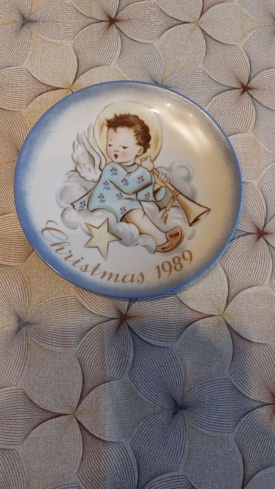 Talerzy  porcelanowy z roku 1989