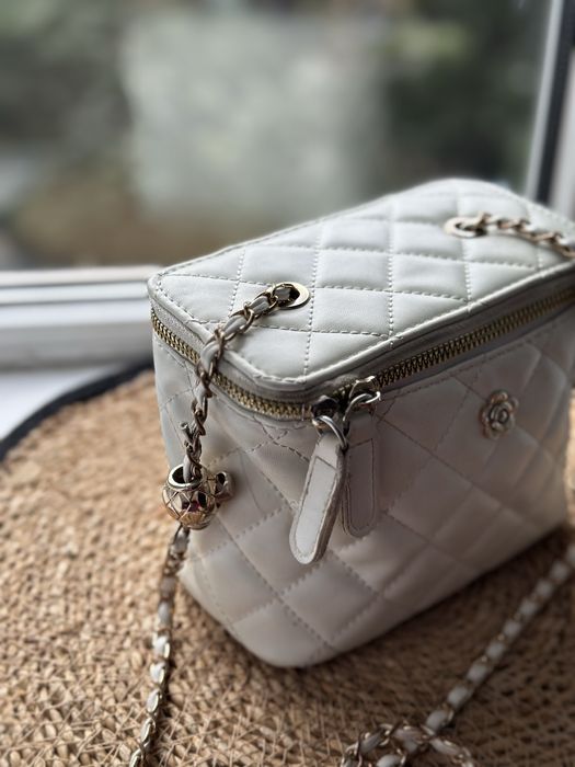Сумка клатч в стилі Chanel біла