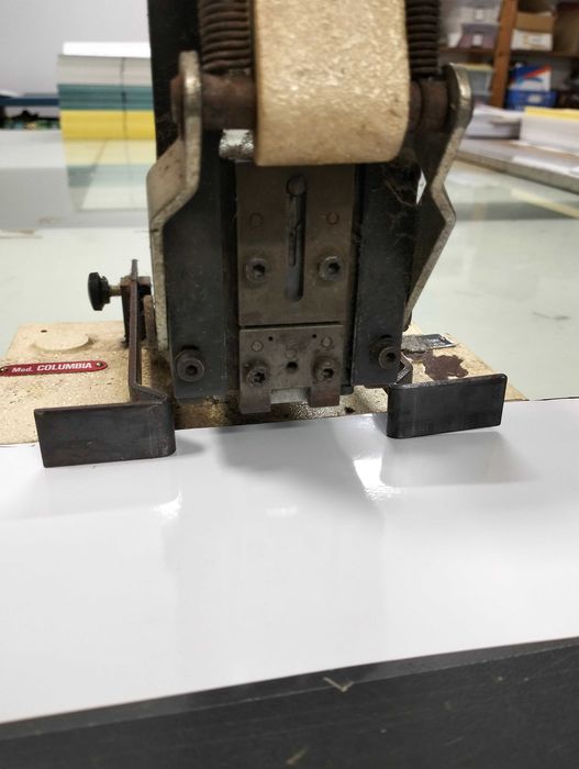 Máquina de agrafar industrial - artes gráficas