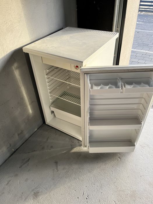 Lodówka z małym zamrażalnikiem firmy privileg