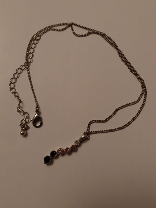 Łańcuszek z fioletowymi cyrkoniami