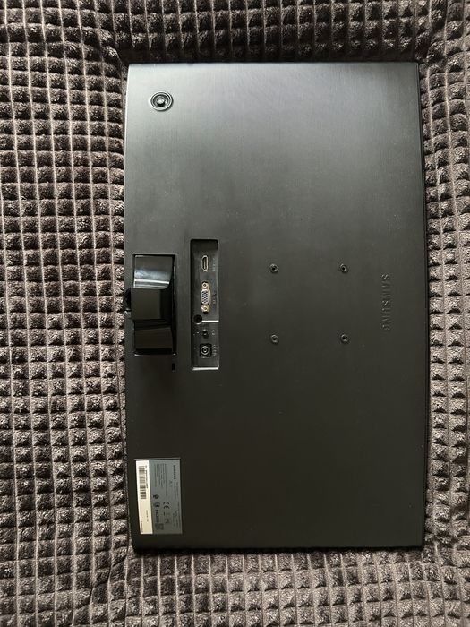 Monitor Samsung 24” Curvo FHD | Ecrã impecável