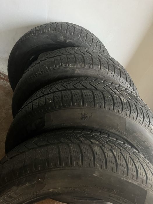 Гарна гума, 225/60/17. Піреллі