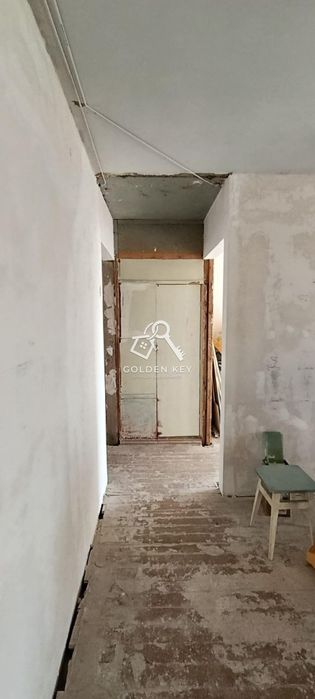 Продаж 3-кімнатної квартири під ремонт на Восході
