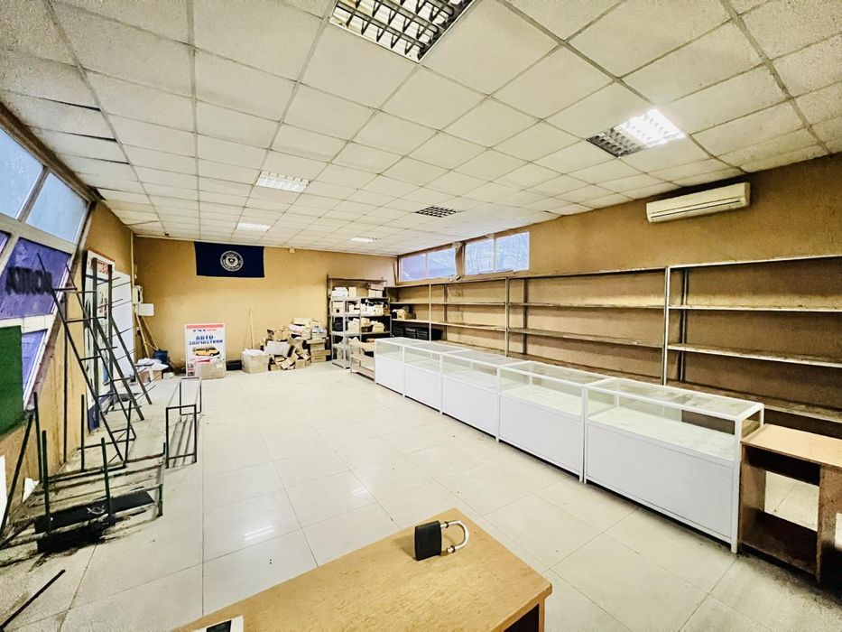 Продаю приміщення на вул. Космонавтів