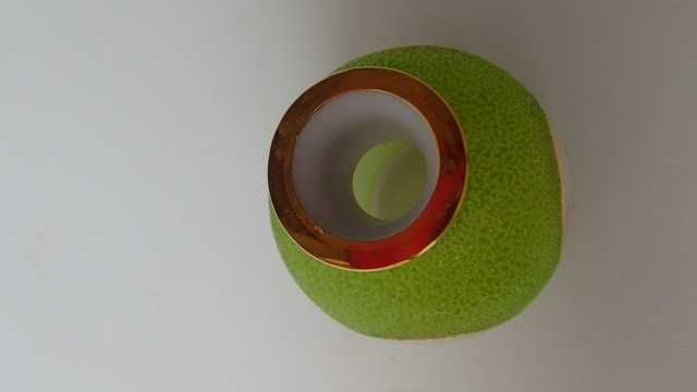 Garrafa em vidro opalino pintado à mão