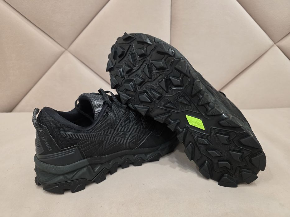 Кросівки Asics, Nike, Salomon, Lowa, Scarpa, La Sportiva, New Balance, Adidas.