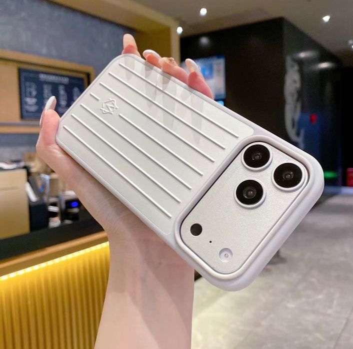 Чехол Rimowa 17 pro max 17 pro lux silver: 1 430 грн. - Чехлы Киев