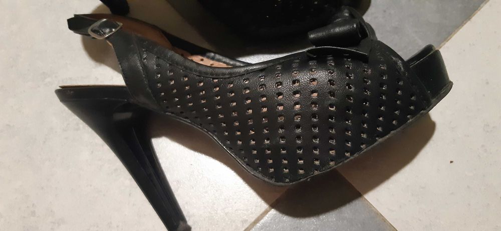 Босоніжки шкіряні 35 розмір