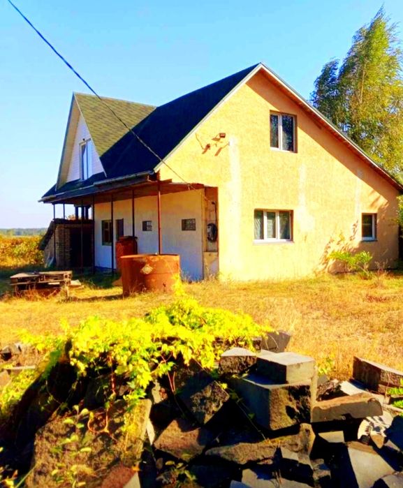 КУХАРІ .Продам будинок біля річки +50 соток землі