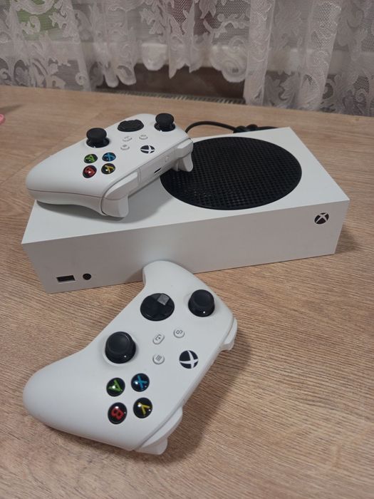 Xbox series S + 2 геймпади