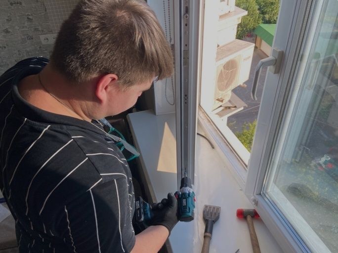 Ремонт вікон та дверей, утеплення вікон