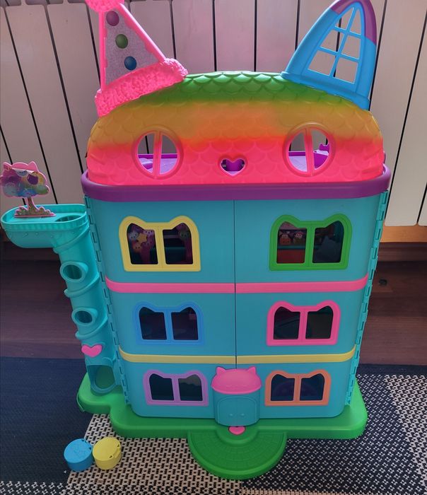 Koci domek Gabi Urodzinowy koci domek Gabby tęczowy