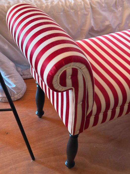 Divã/Recamier vermelho riscas NOVO