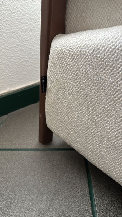 Cadeirão em tecido branco