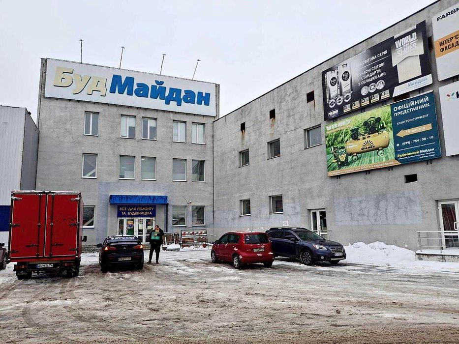 Оренда торгово-офісних приміщень площею 1400 м2 в р-ні вул. Ріпкінська