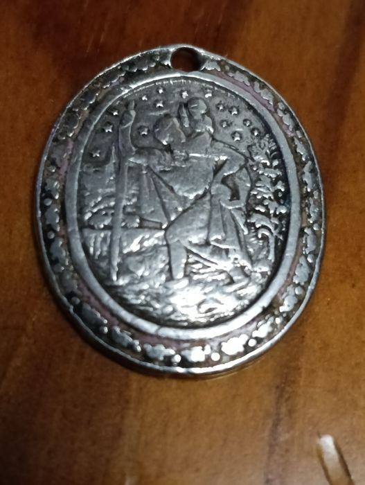 Belo e antigo chaveiro/ pendente de prata S. Cristóvão