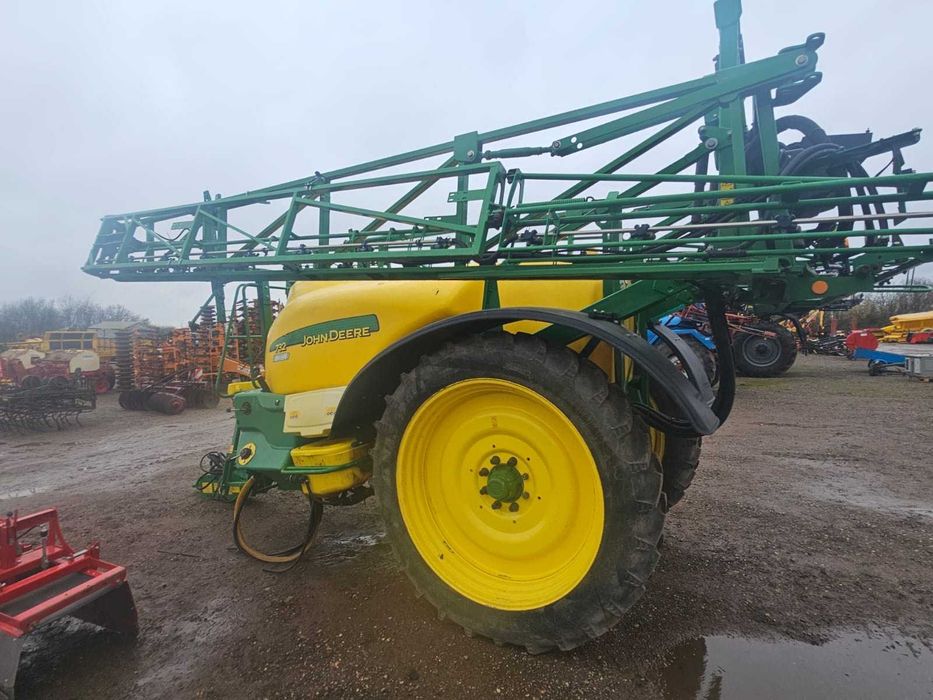 Opryskiwacz John Deere 732. 3000 litry , szerokość 24 m.  stan idealny